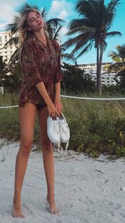 Ella Ayalon feet photo thumbnail