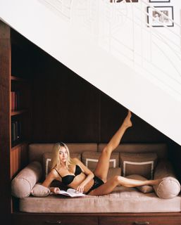 Ella Ayalon feet photo thumbnail