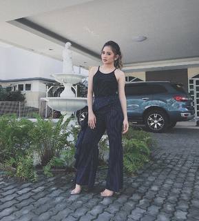Ella Cruz feet photo 10