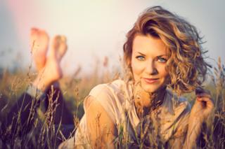 Ella Endlich feet photo 9