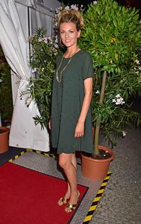 Ella Endlich feet photo 10