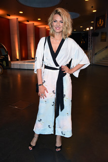 Ella Endlich feet photo 1