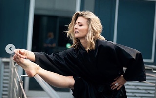 Ella Endlich feet photo 14