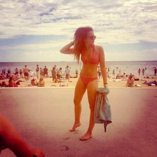 Ella Eyre feet photo 3