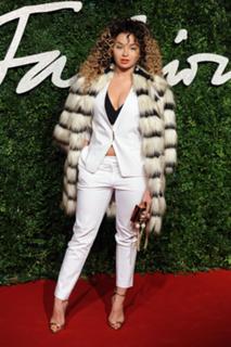 Ella Eyre feet photo 14