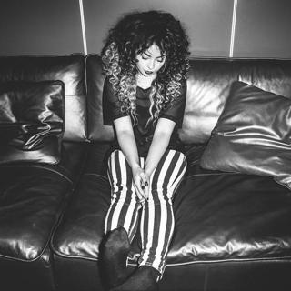 Ella Eyre feet photo 11