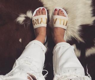 Ella Eyre feet photo 9