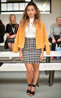 Ella Eyre feet photo 4