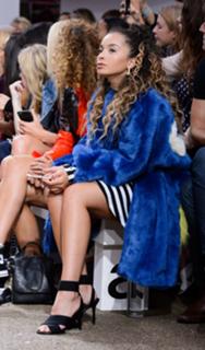 Ella Eyre feet photo 19