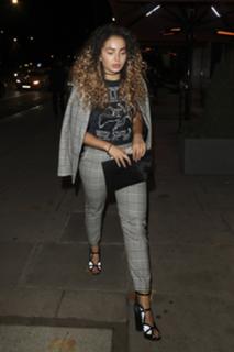 Ella Eyre feet photo 3