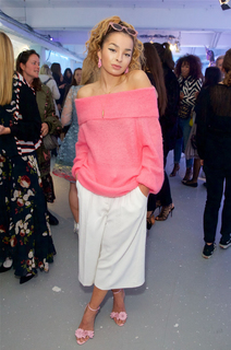 Ella Eyre feet photo 14
