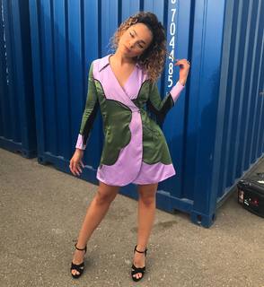 Ella Eyre feet photo 8