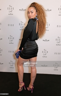 Ella Eyre feet photo 7