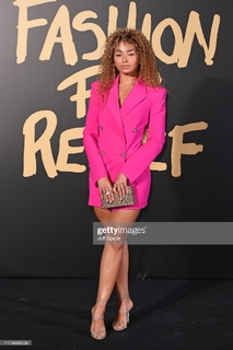 Ella Eyre feet photo 14