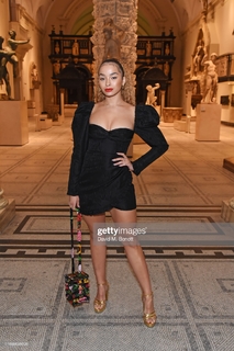 Ella Eyre feet photo 5