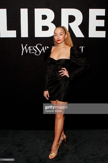 Ella Eyre feet photo 1