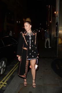 Ella Eyre feet photo 16
