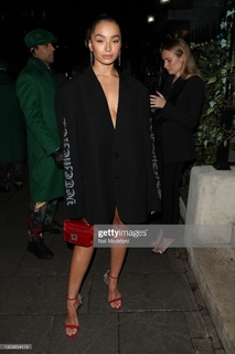 Ella Eyre feet photo 7