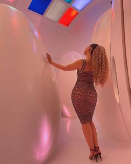 Ella Eyre feet photo 4