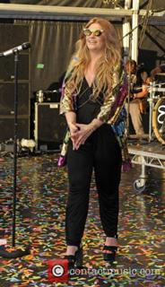 Ella Henderson feet photo 7
