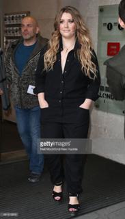 Ella Henderson feet photo 3