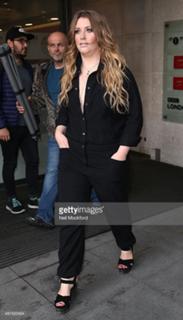 Ella Henderson feet photo 2