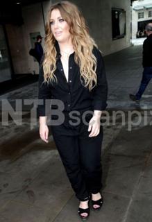 Ella Henderson feet photo 20