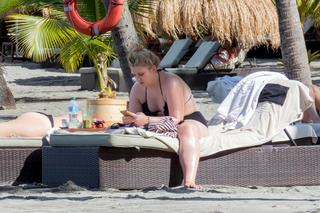 Ella Henderson feet photo 14