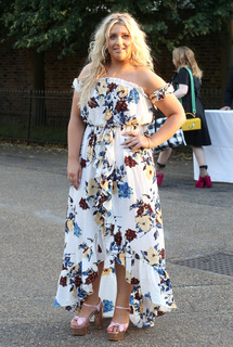 Ella Henderson feet photo 11