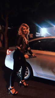 Ella Henderson feet photo 5