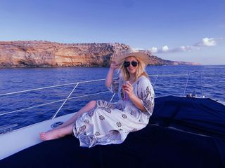 Ella Henderson feet photo 3