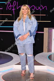 Ella Henderson feet photo 14