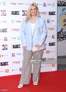 Ella Henderson feet photo 9