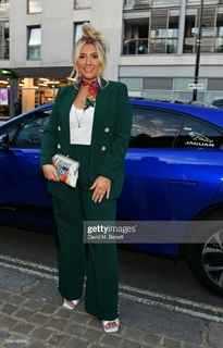 Ella Henderson feet photo 3