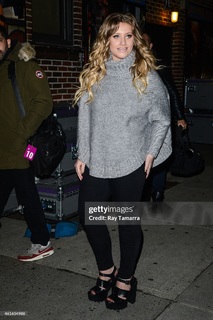 Ella Henderson feet photo 14