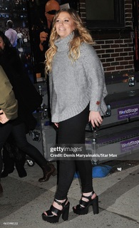 Ella Henderson feet photo 9