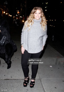 Ella Henderson feet photo 8