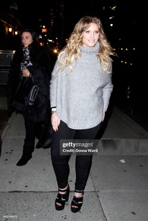 Ella Henderson feet photo 7