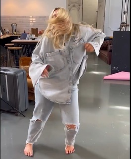 Ella Henderson feet photo 2