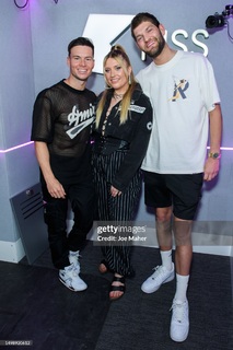Ella Henderson feet photo 14