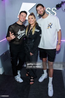 Ella Henderson feet photo 12