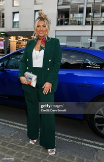 Ella Henderson feet photo 7