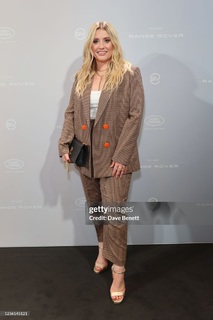 Ella Henderson feet photo 2