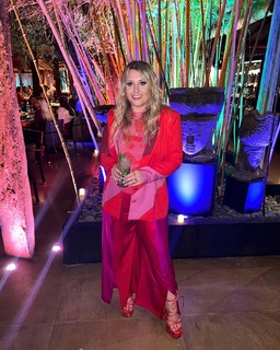 Ella Henderson feet photo 18