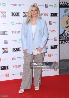 Ella Henderson feet photo 10