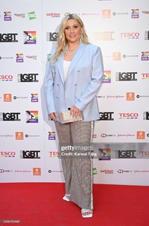 Ella Henderson feet photo 9