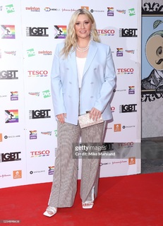 Ella Henderson feet photo 7