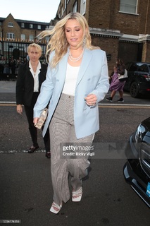 Ella Henderson feet photo 5