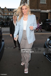 Ella Henderson feet photo 20
