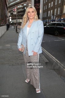 Ella Henderson feet photo 19